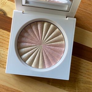 Ofra x marchbeautyword highlighter